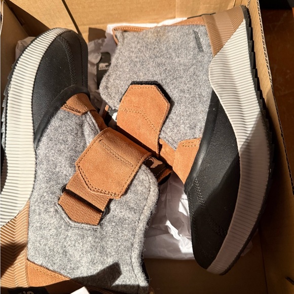 Sorel Women's Gray and Tan Boots - Picture 7 of 8